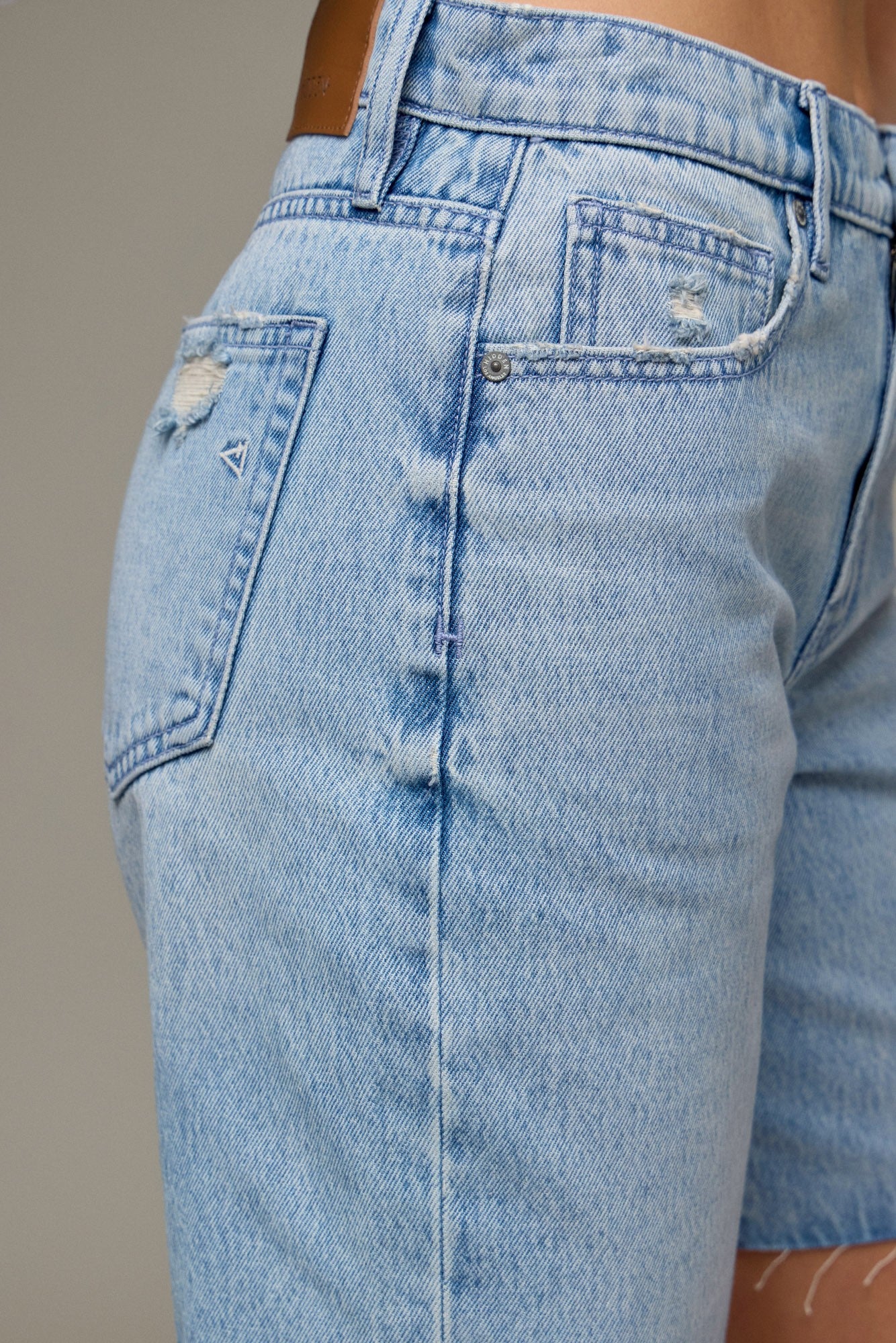 CLEAN CUT BAGGY SHORTS