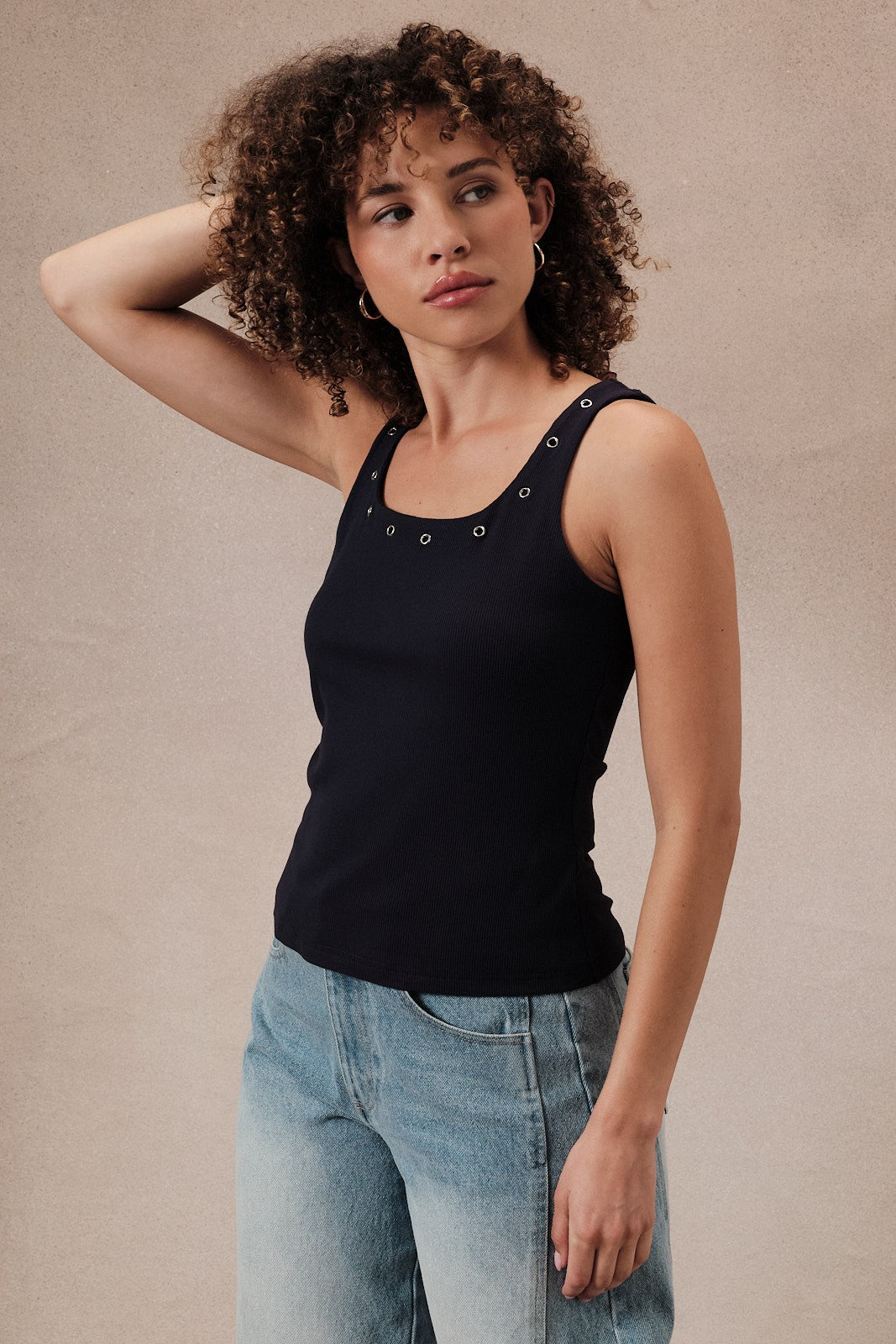 GROMMET DETAIL TANK TOP