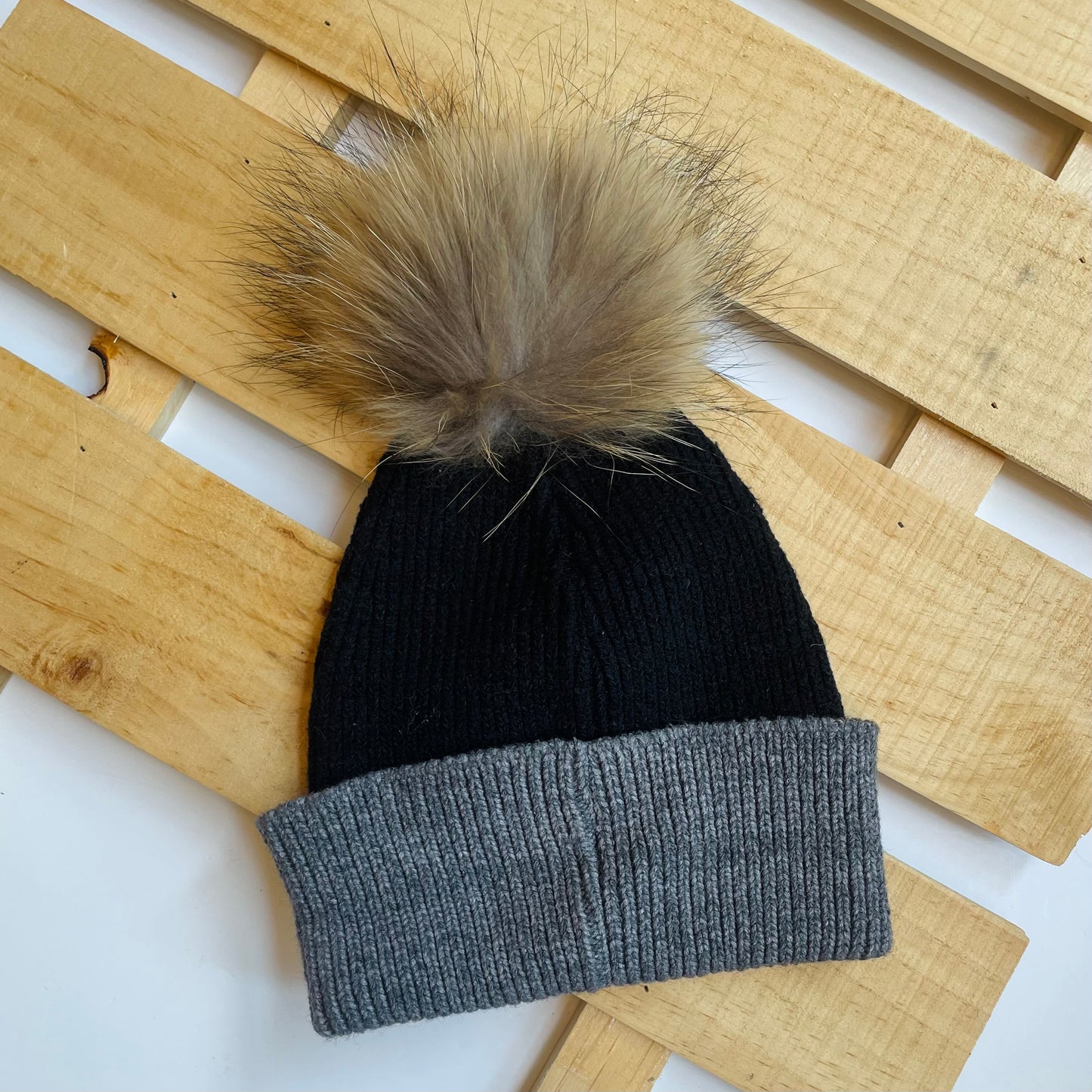CONTRAST HAT