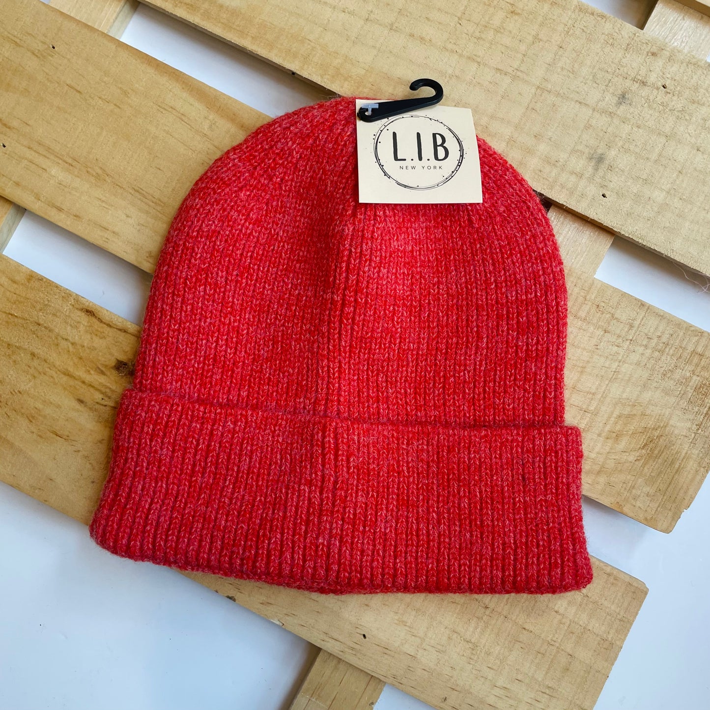 RED RIBBED BEANIE