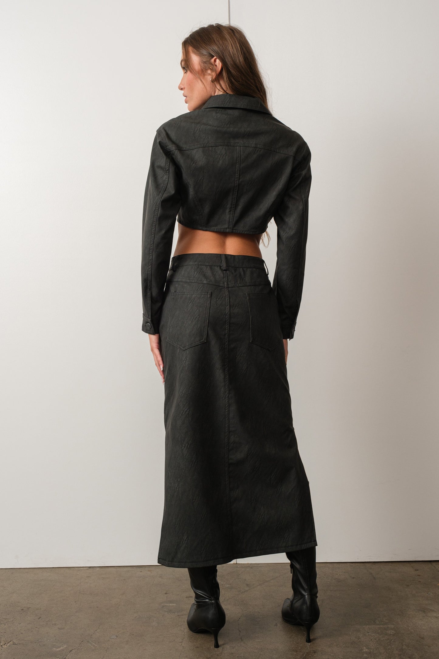 CROPPED FAUX LEATHER JACKET
