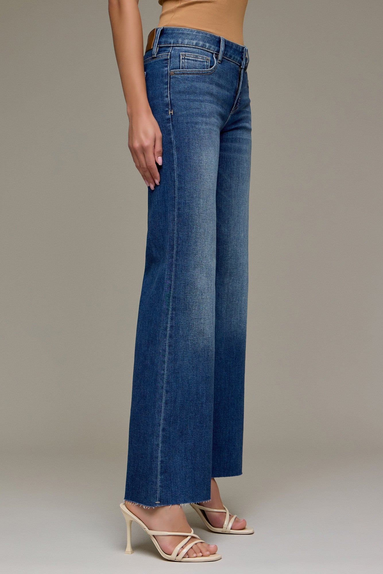 LOW RISE COMFORT FLARE JEANS