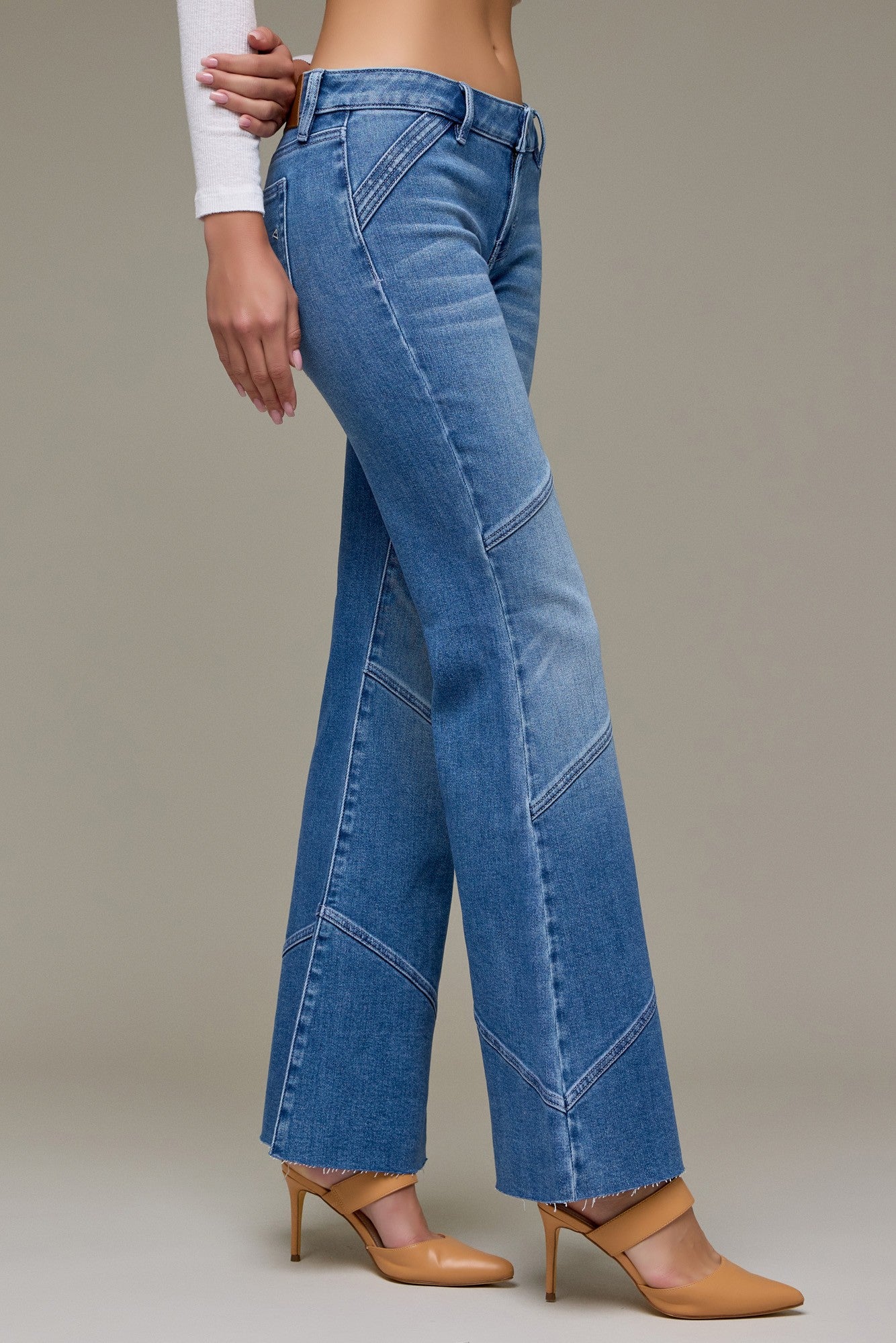 LOW RISE SEAM DETAIL FLARE JEANS