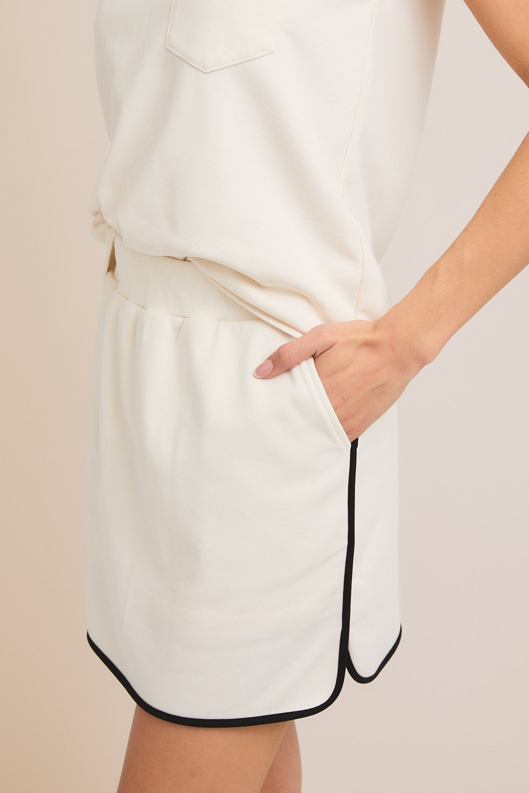 CONTRAST DETAIL SKORT