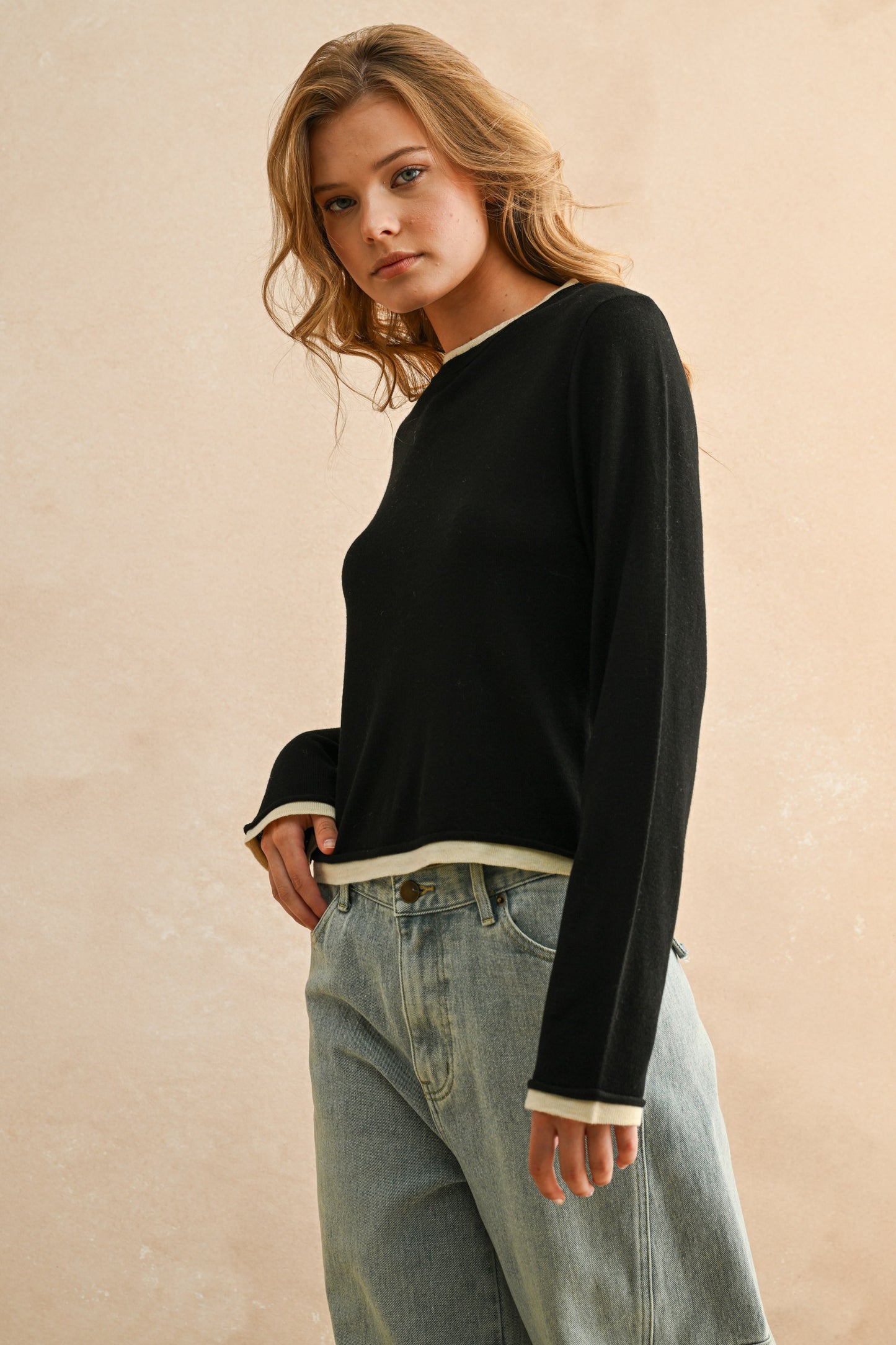 CONTRAST DETAIL SWEATER