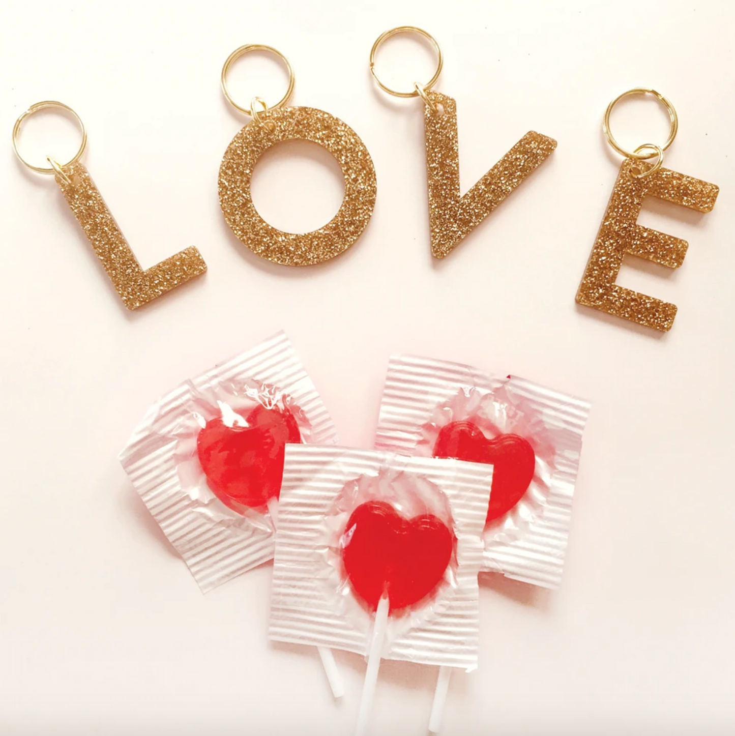 GLITTER LETTER KEYCHAIN