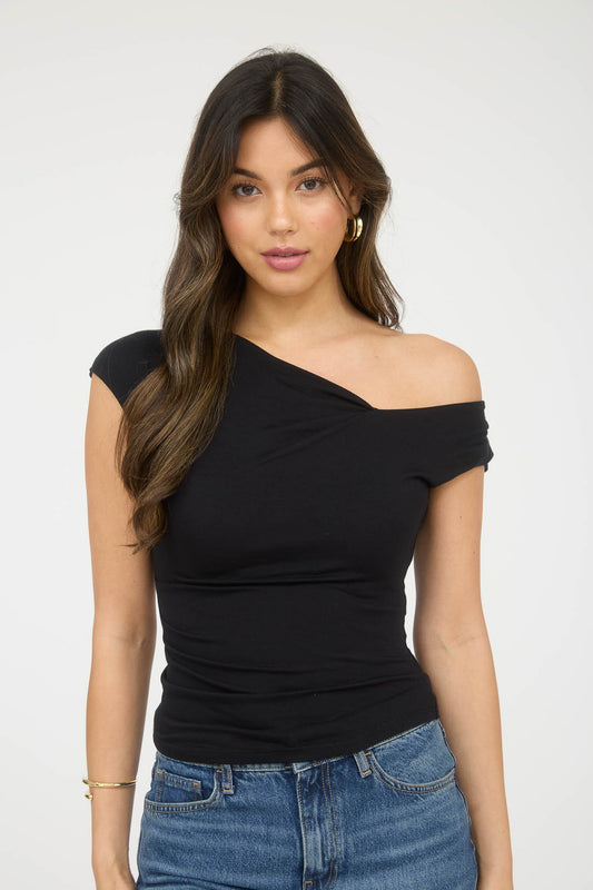 ASYMMETRICAL NECKLINE TEE