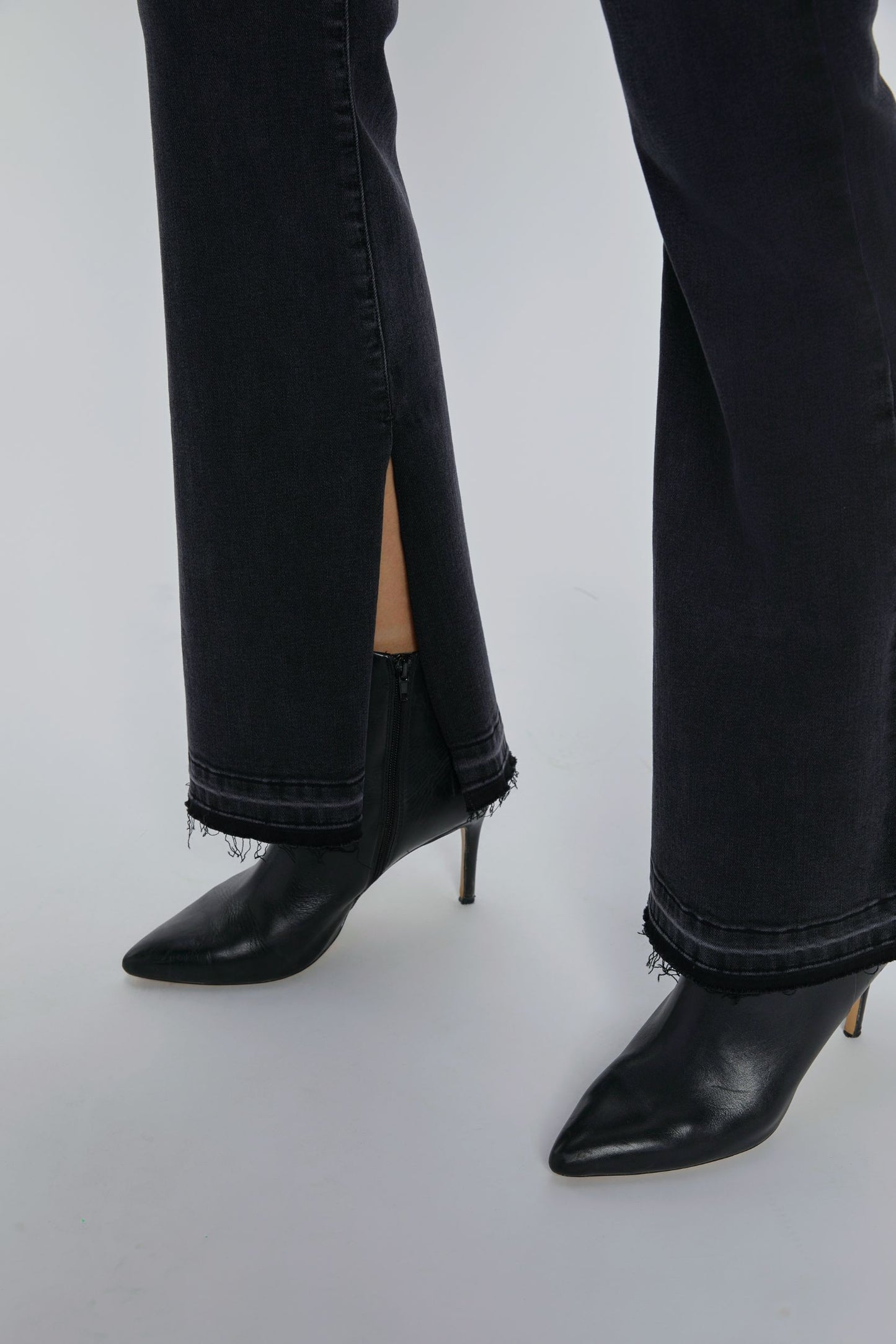 HAPPI FLARE JEANS W/ SPLIT