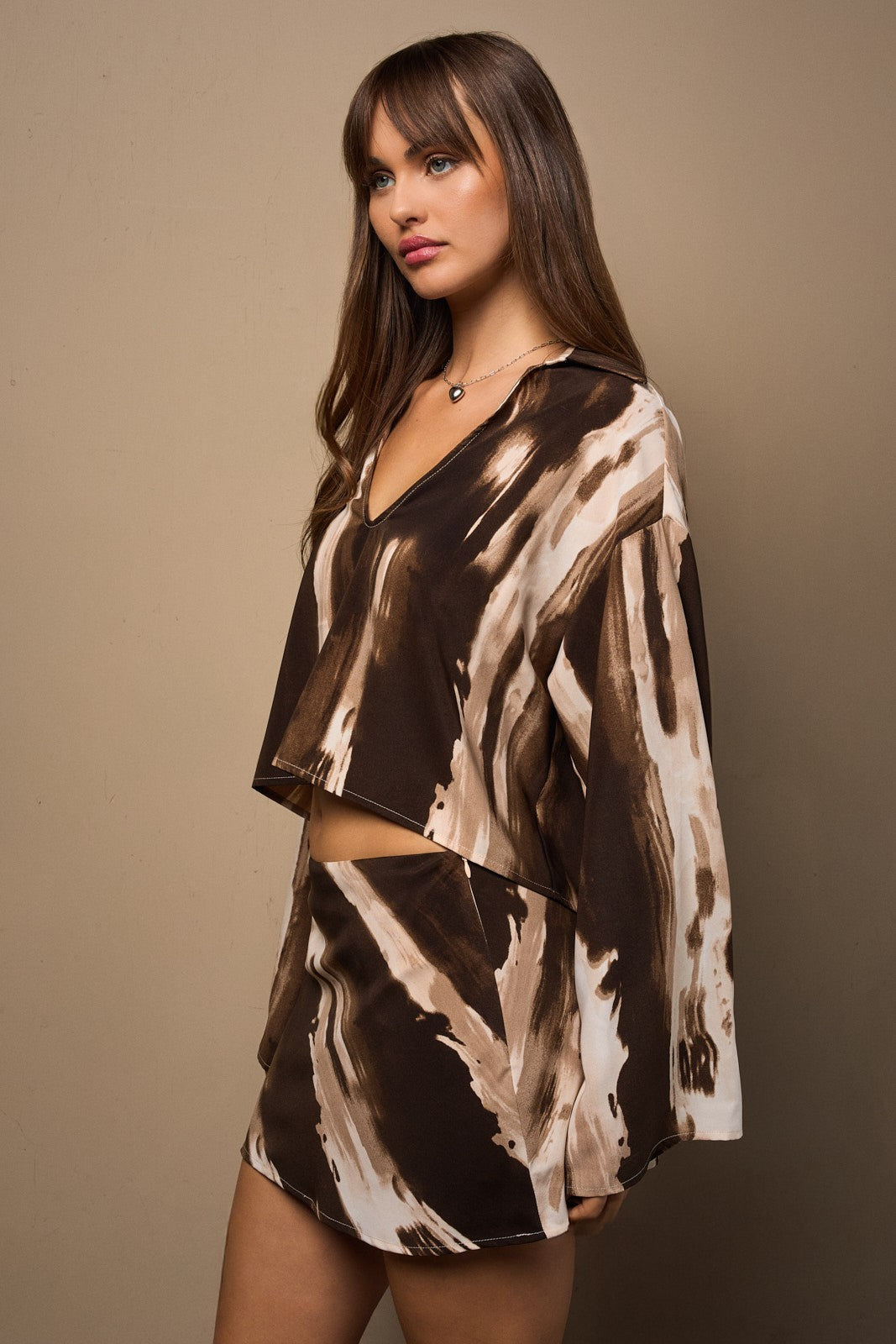 COLLARED V NECK TOP