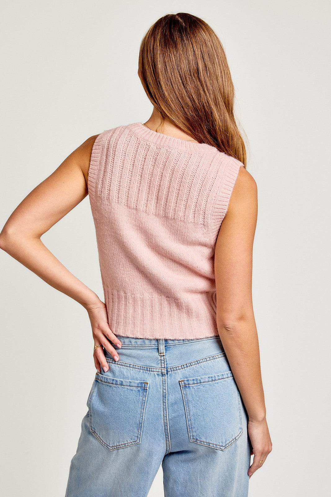 SLEEVELESS SWEATER TOP