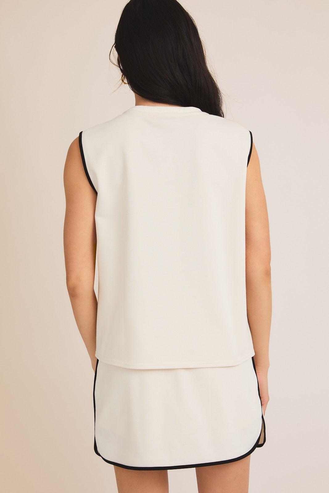 SLEEVELESS CONTRAST DETAIL TOP