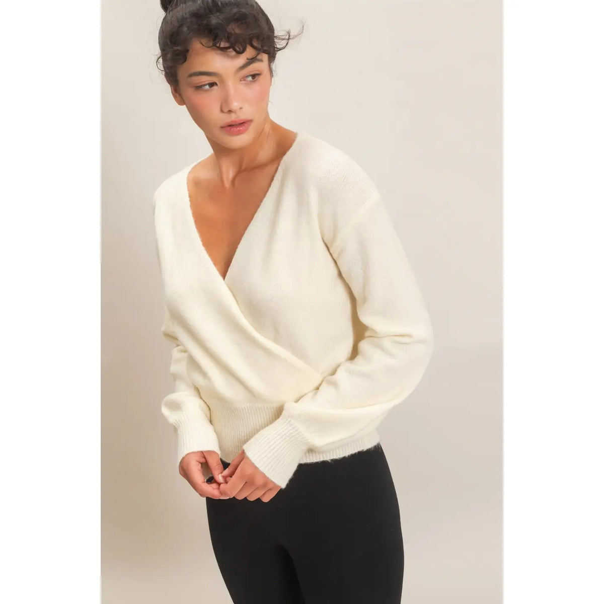 CROSSOVER CREAM SWEATER