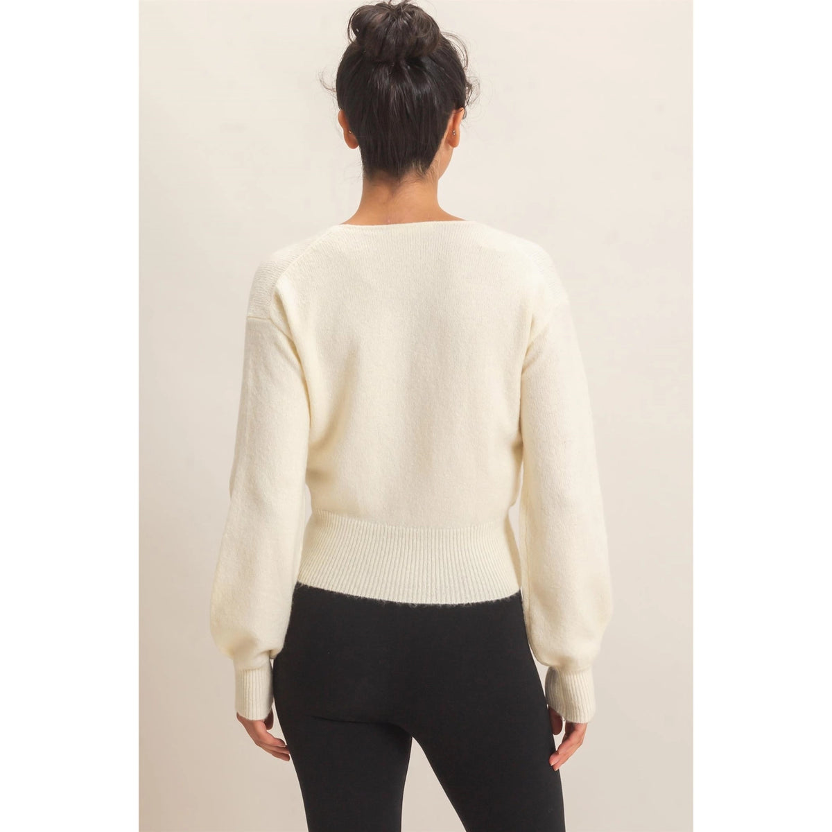 CROSSOVER CREAM SWEATER