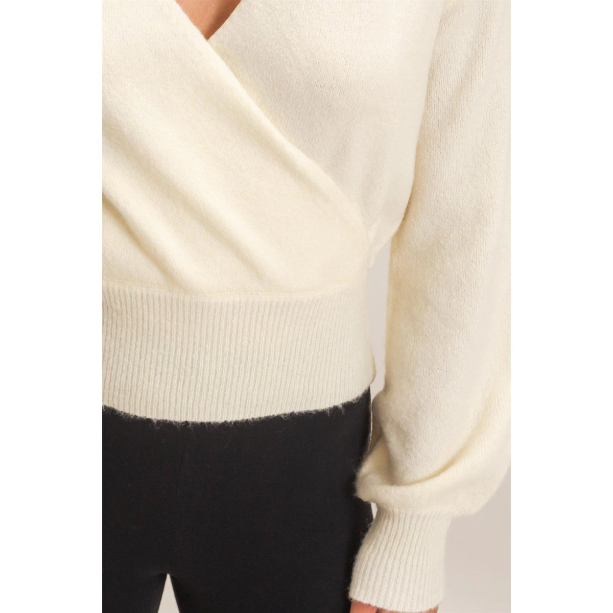 CROSSOVER CREAM SWEATER