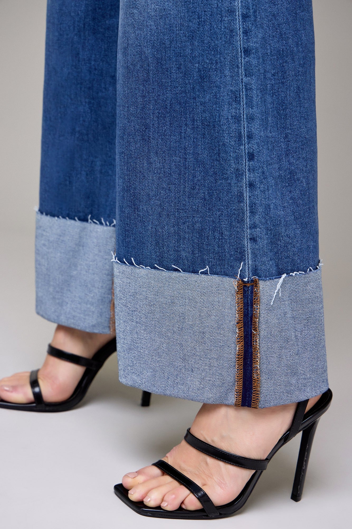 HIGH RISE CUFF FLARE JEANS