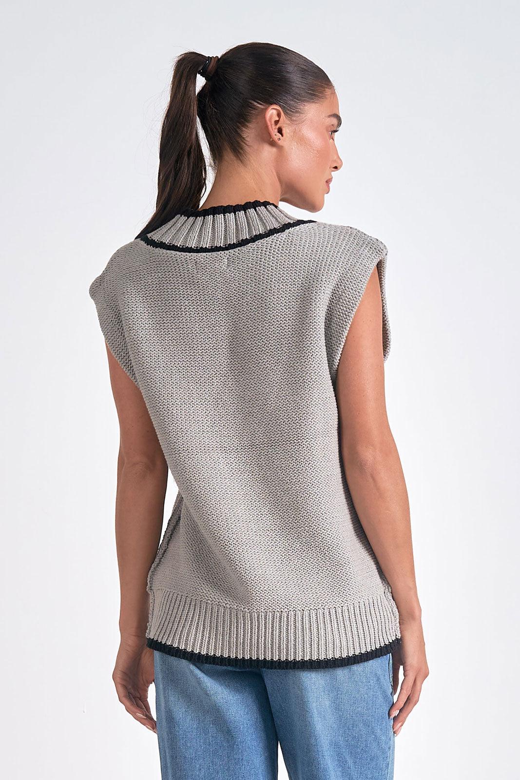 V-NECK SWEATER VEST