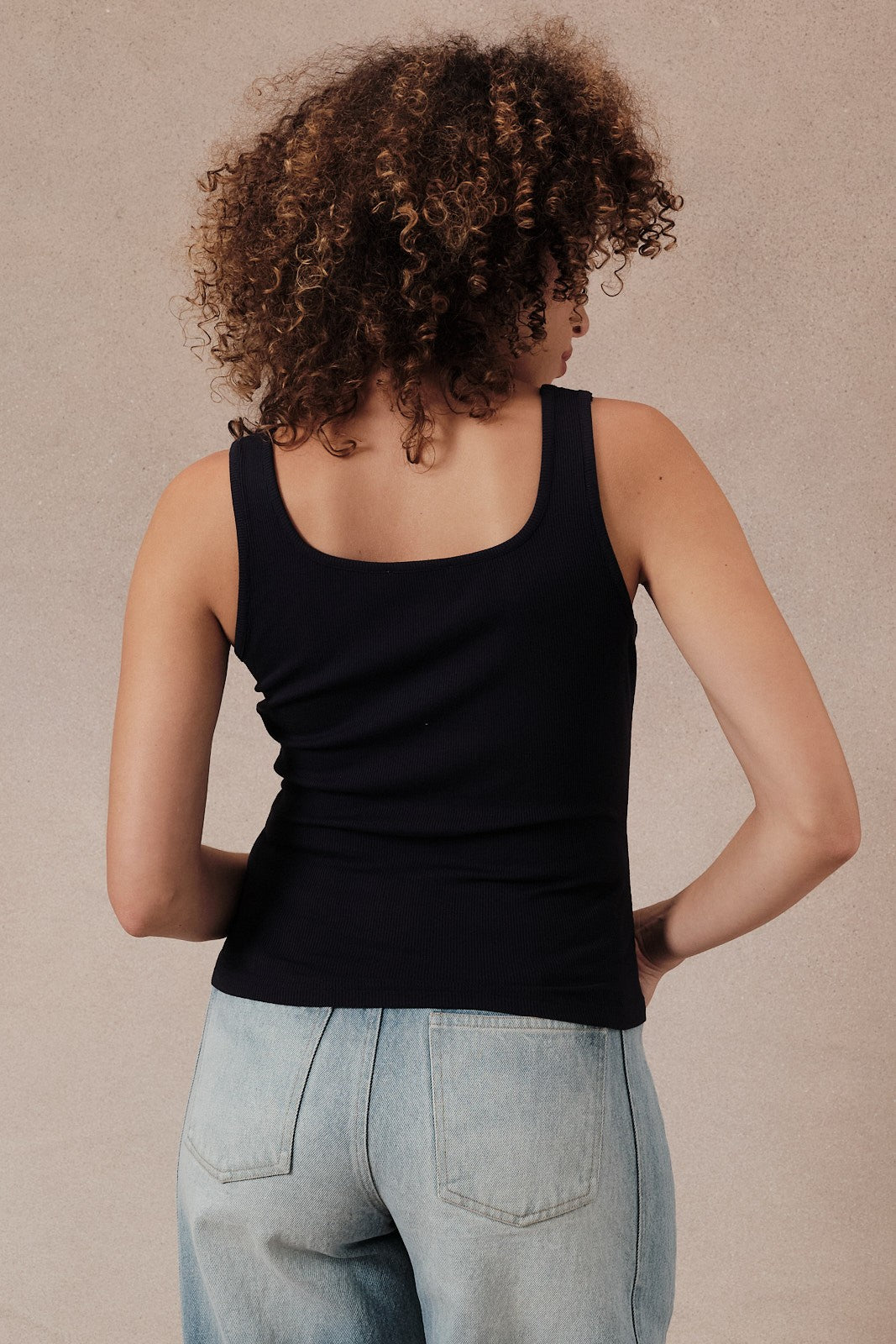 GROMMET DETAIL TANK TOP