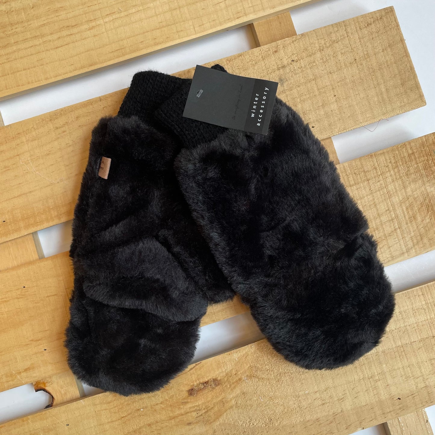FUZZY MITTENS