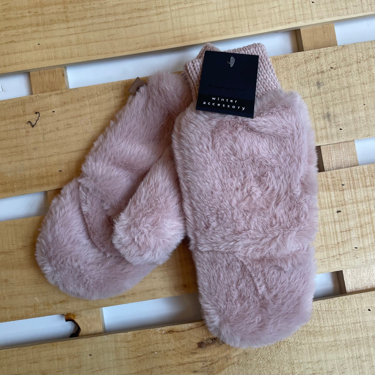 FUZZY MITTENS