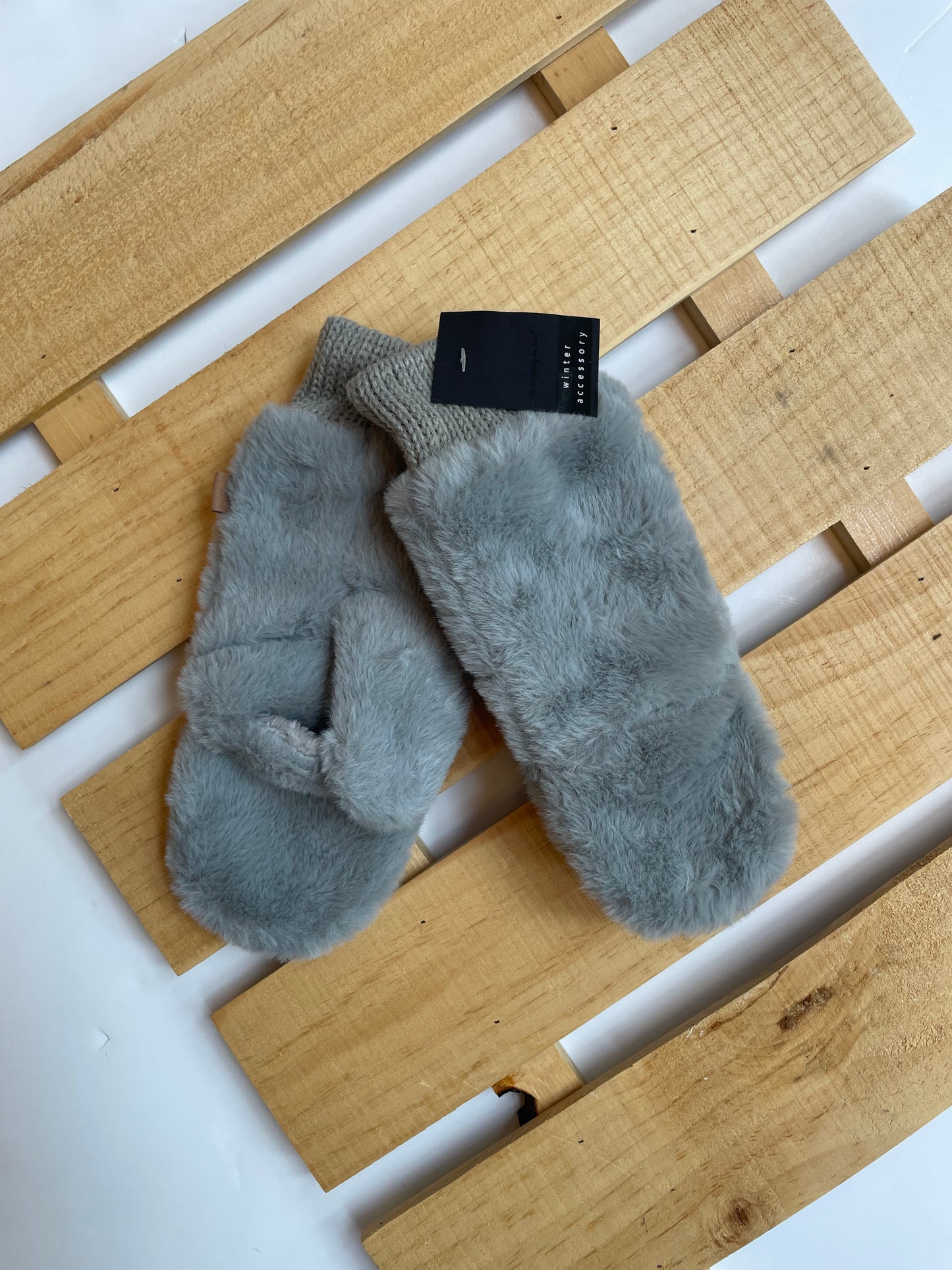FUZZY MITTENS