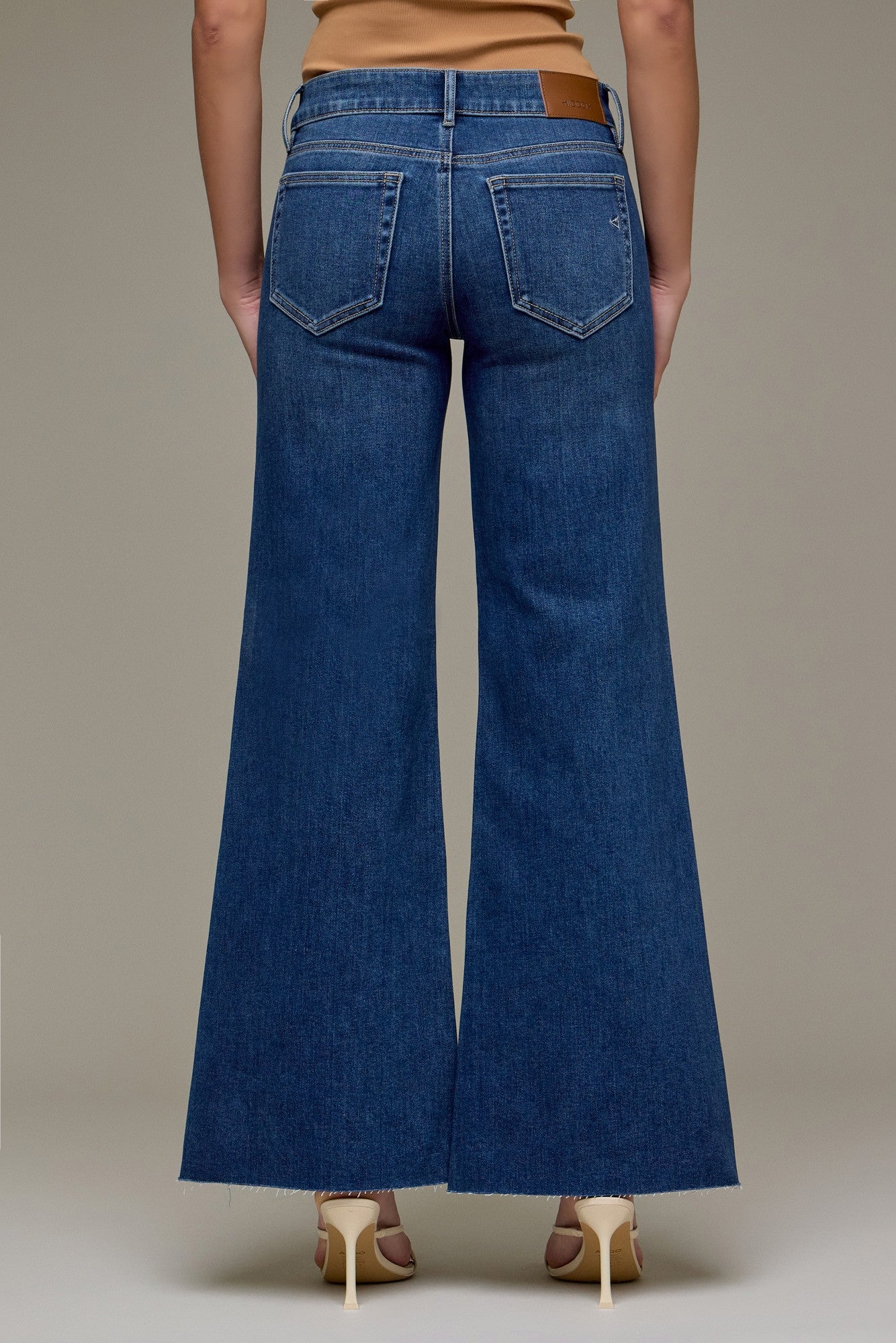 LOW RISE COMFORT FLARE JEANS