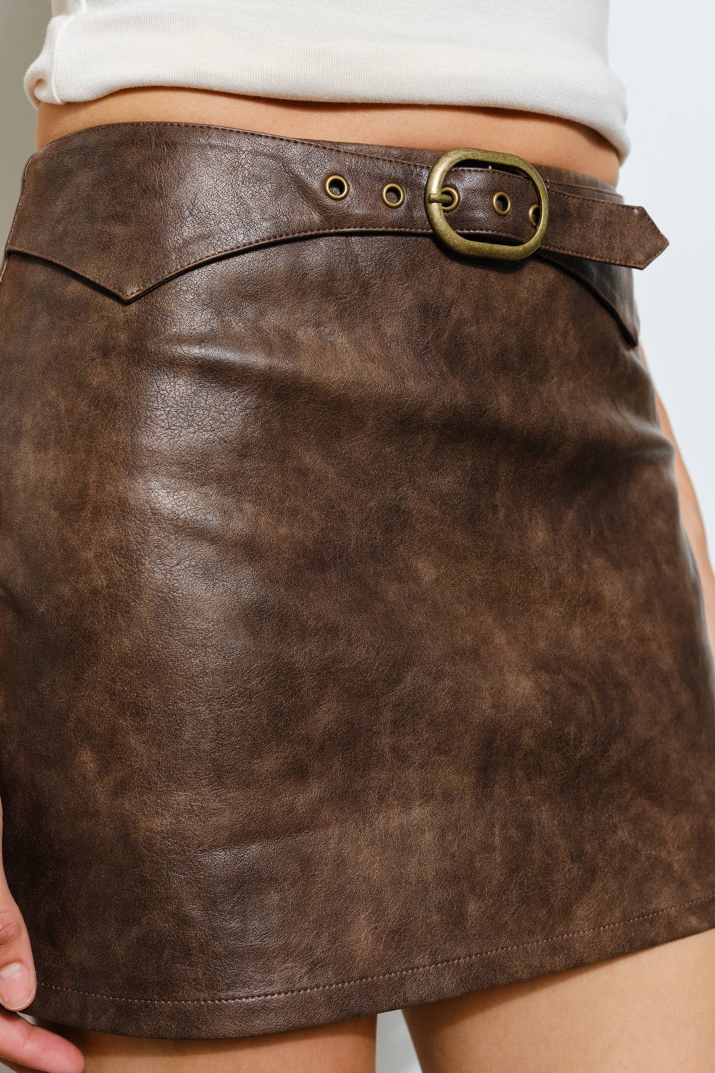 BELT DETAIL FAUX LEATHER MINI SKIRT