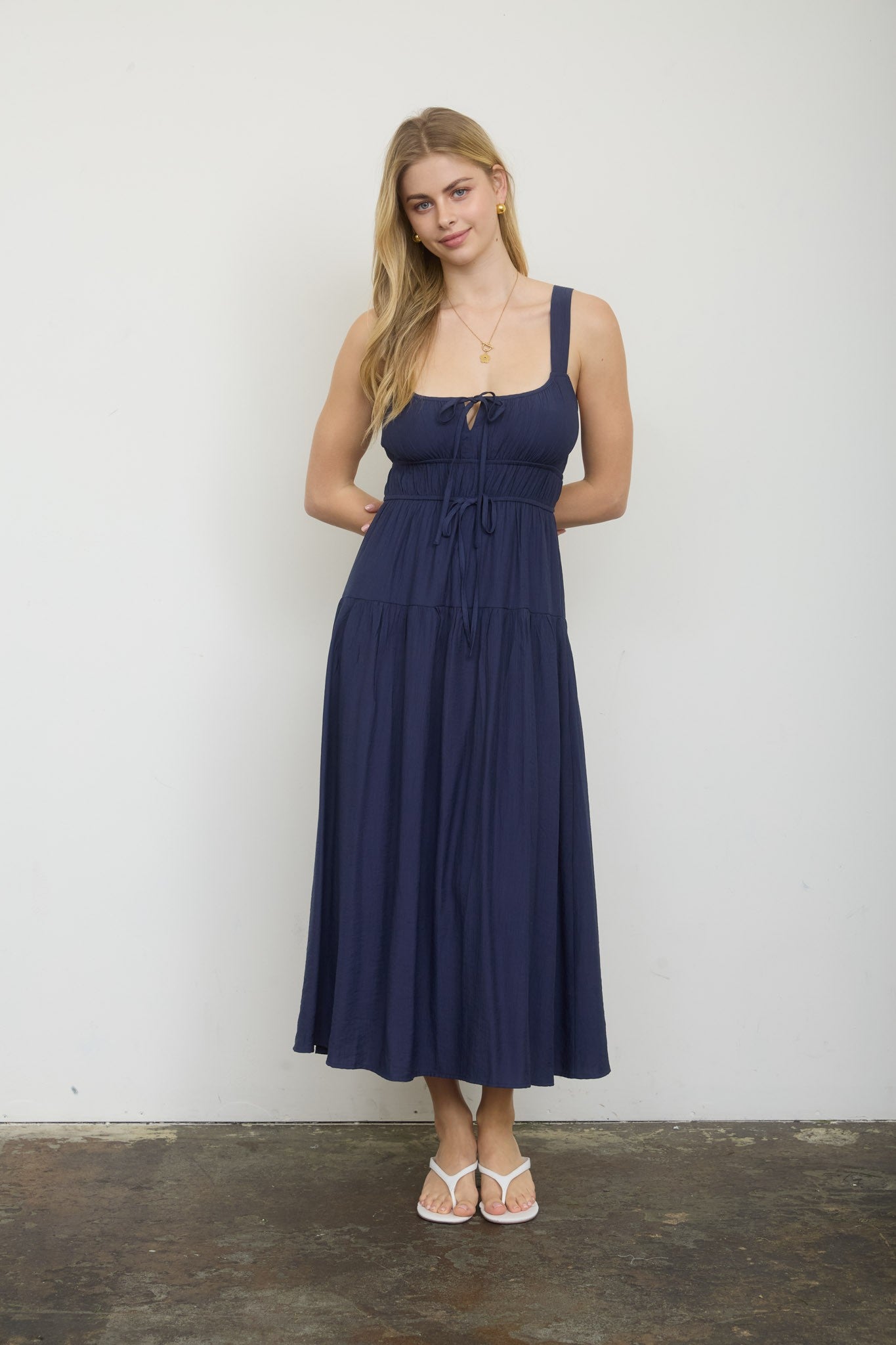 FRONT TIE KEYHOLE MIDI DRESS