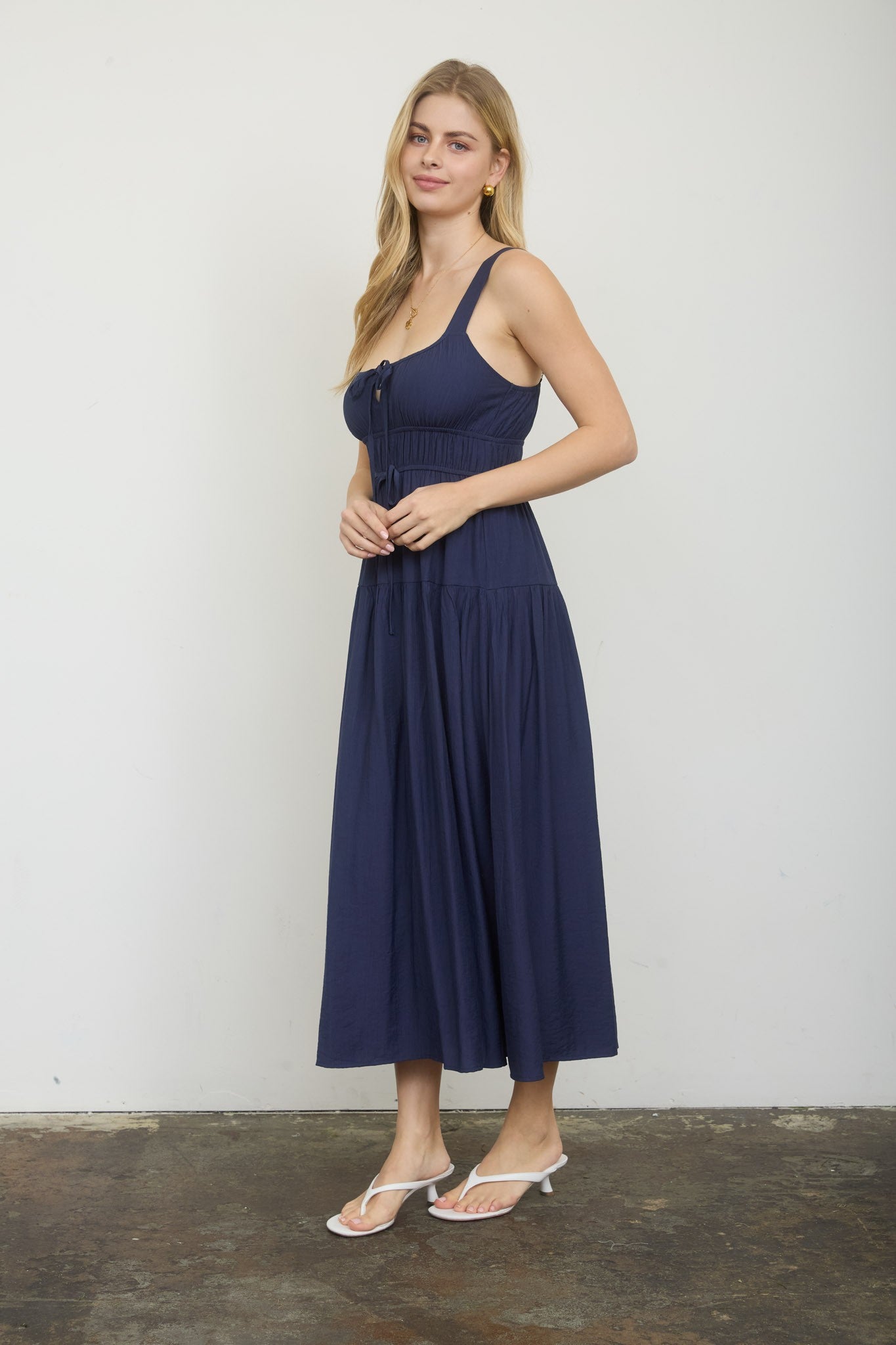 FRONT TIE KEYHOLE MIDI DRESS