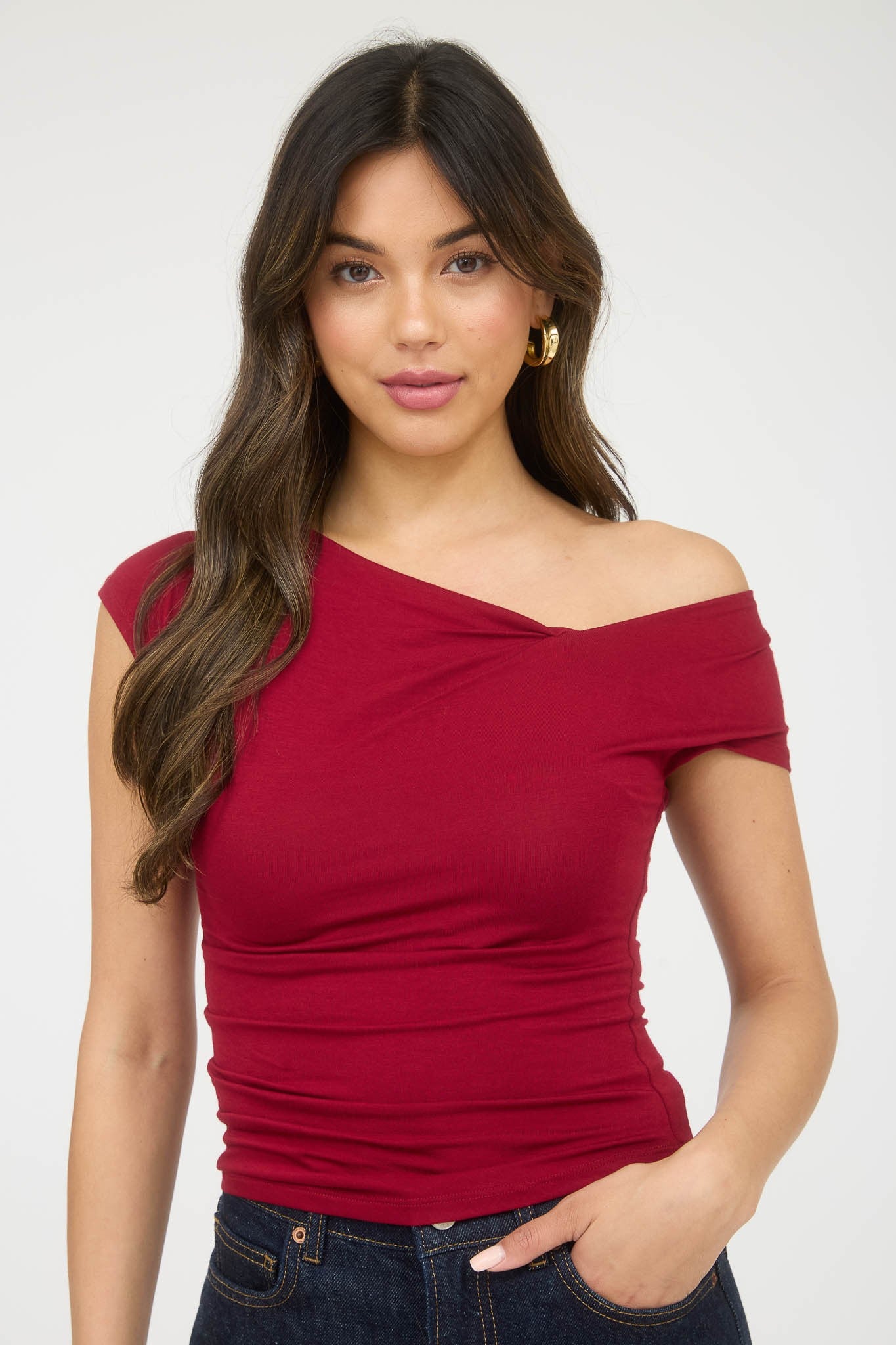 ASYMMETRICAL NECKLINE TEE