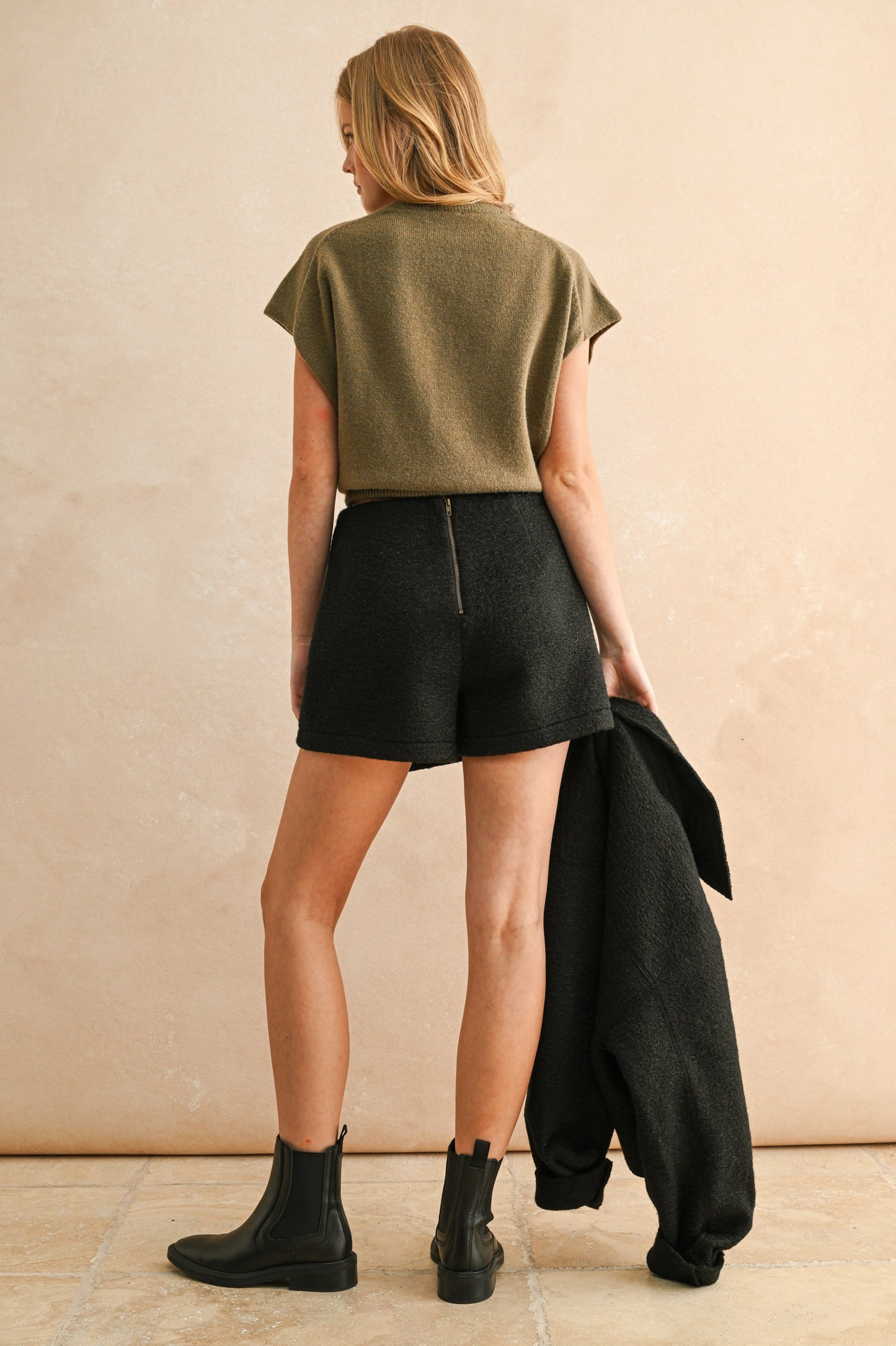 TEXTURED FABRIC SKORT