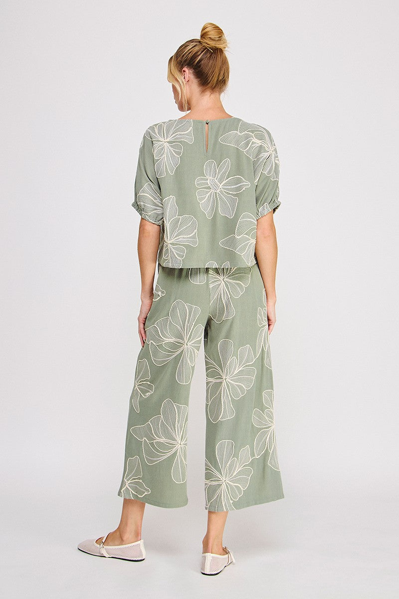 FLORAL EMBROIDERED BLOUSE
