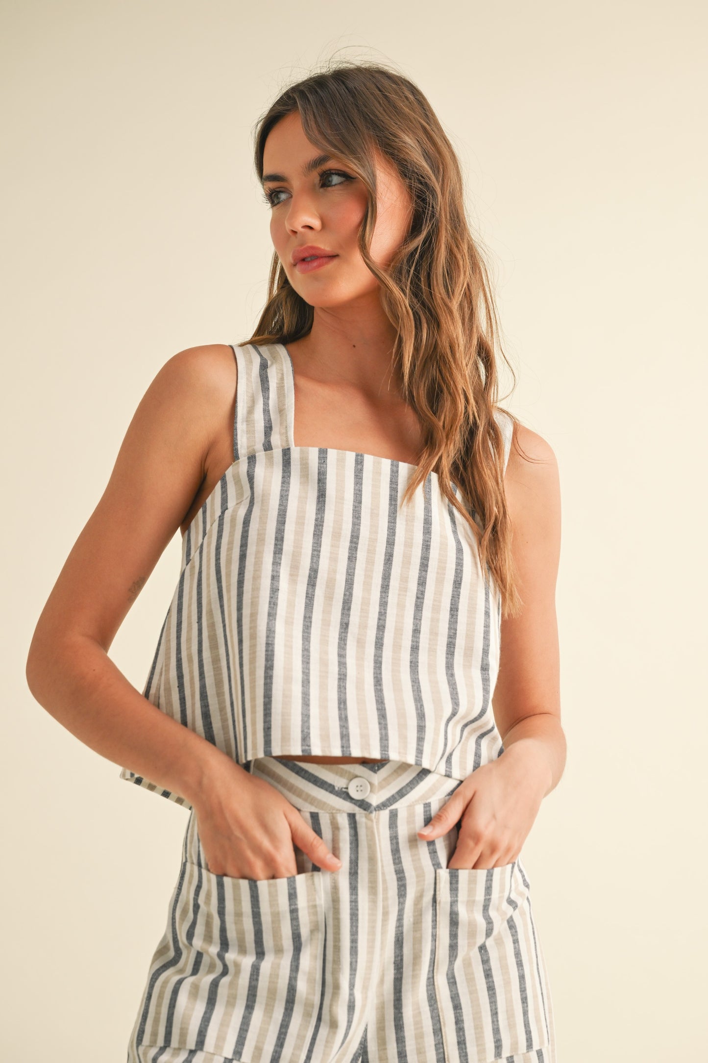 STRIPED BUTTON DETAIL TANK