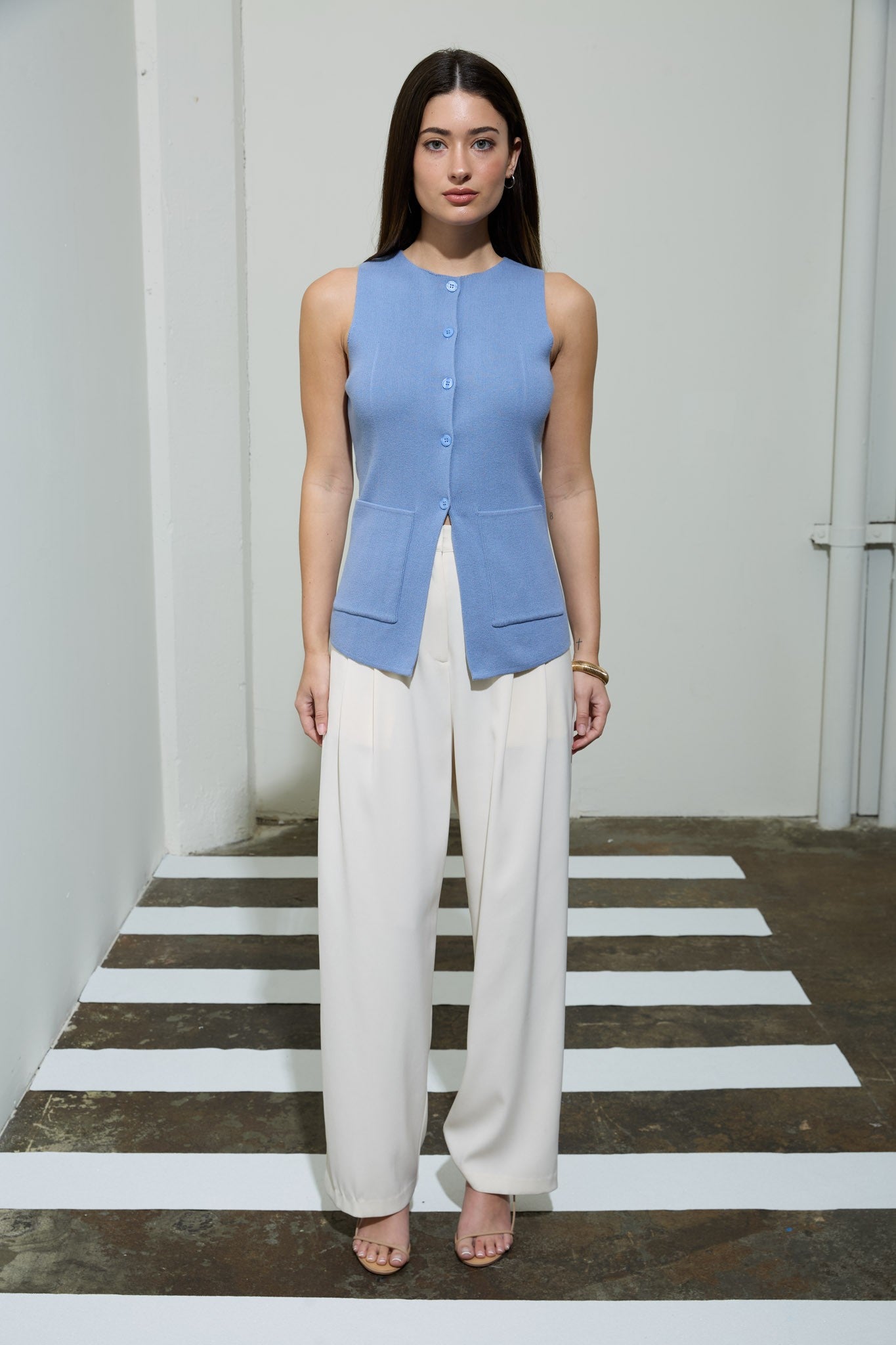 BUTTON KNIT VEST