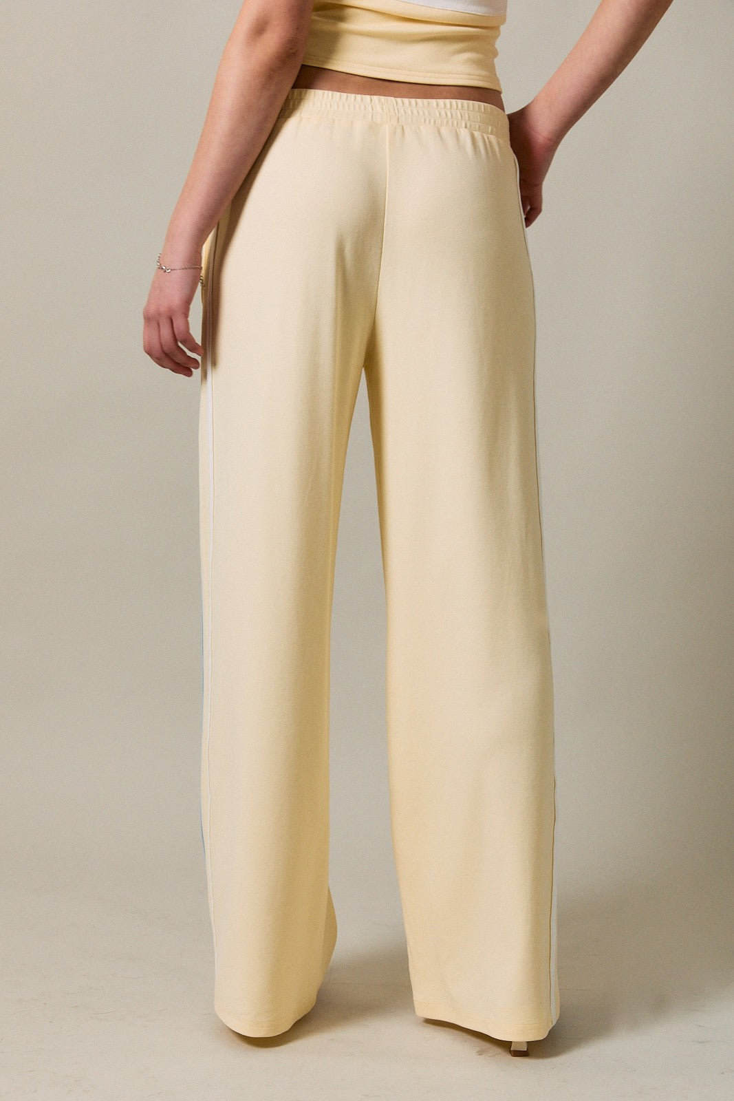 MID RISE CONTRAST LINE DETAIL PANTS