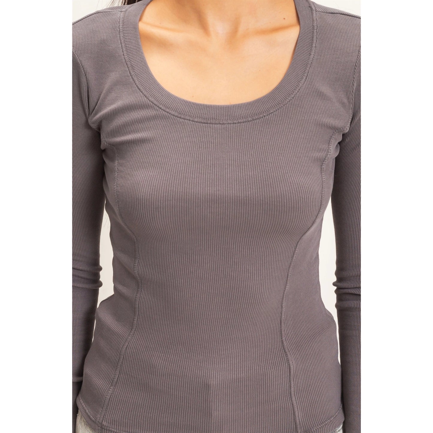 SEAM DETAIL SCOOP TOP