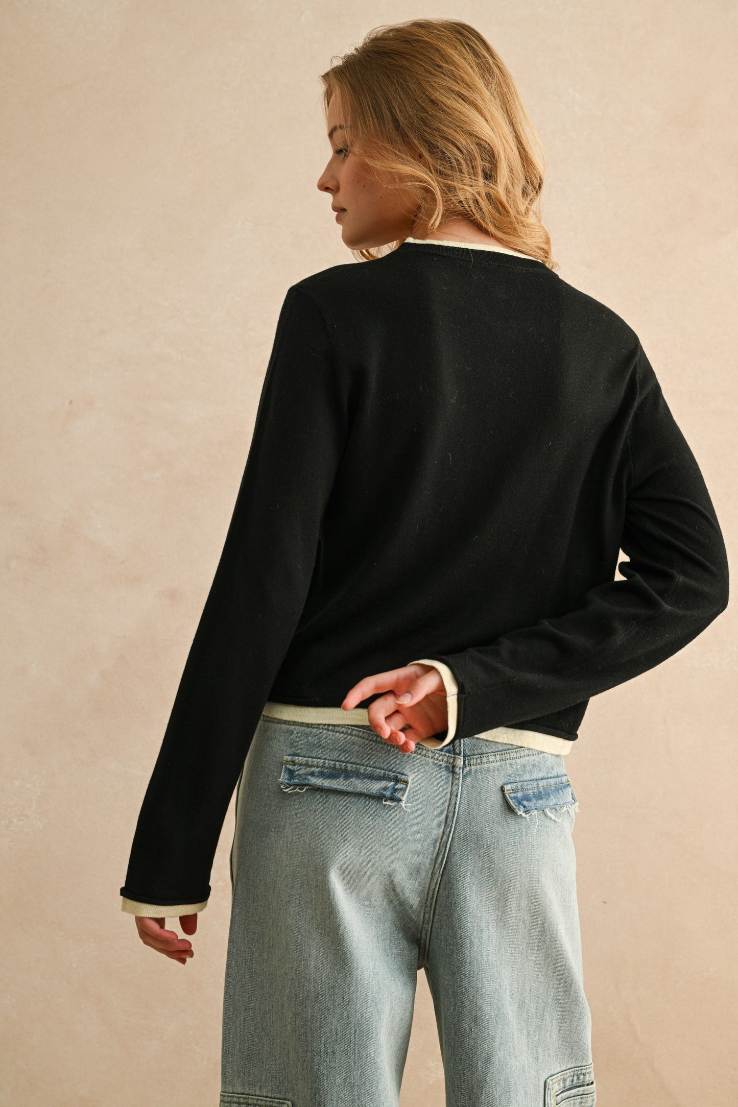 CONTRAST DETAIL SWEATER