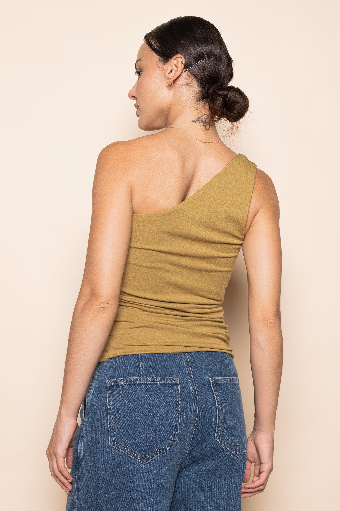 ONE SHOULDER CUT OUT TOP