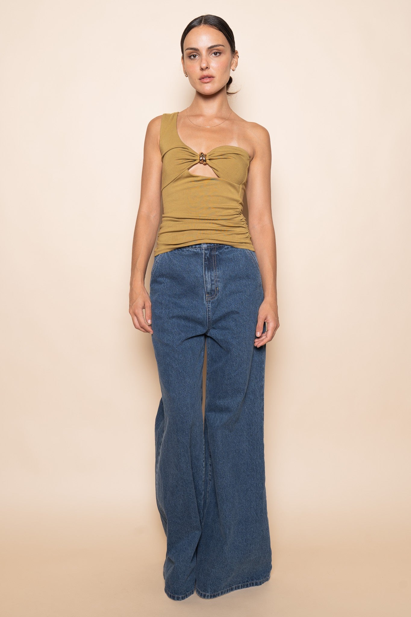 ONE SHOULDER CUT OUT TOP