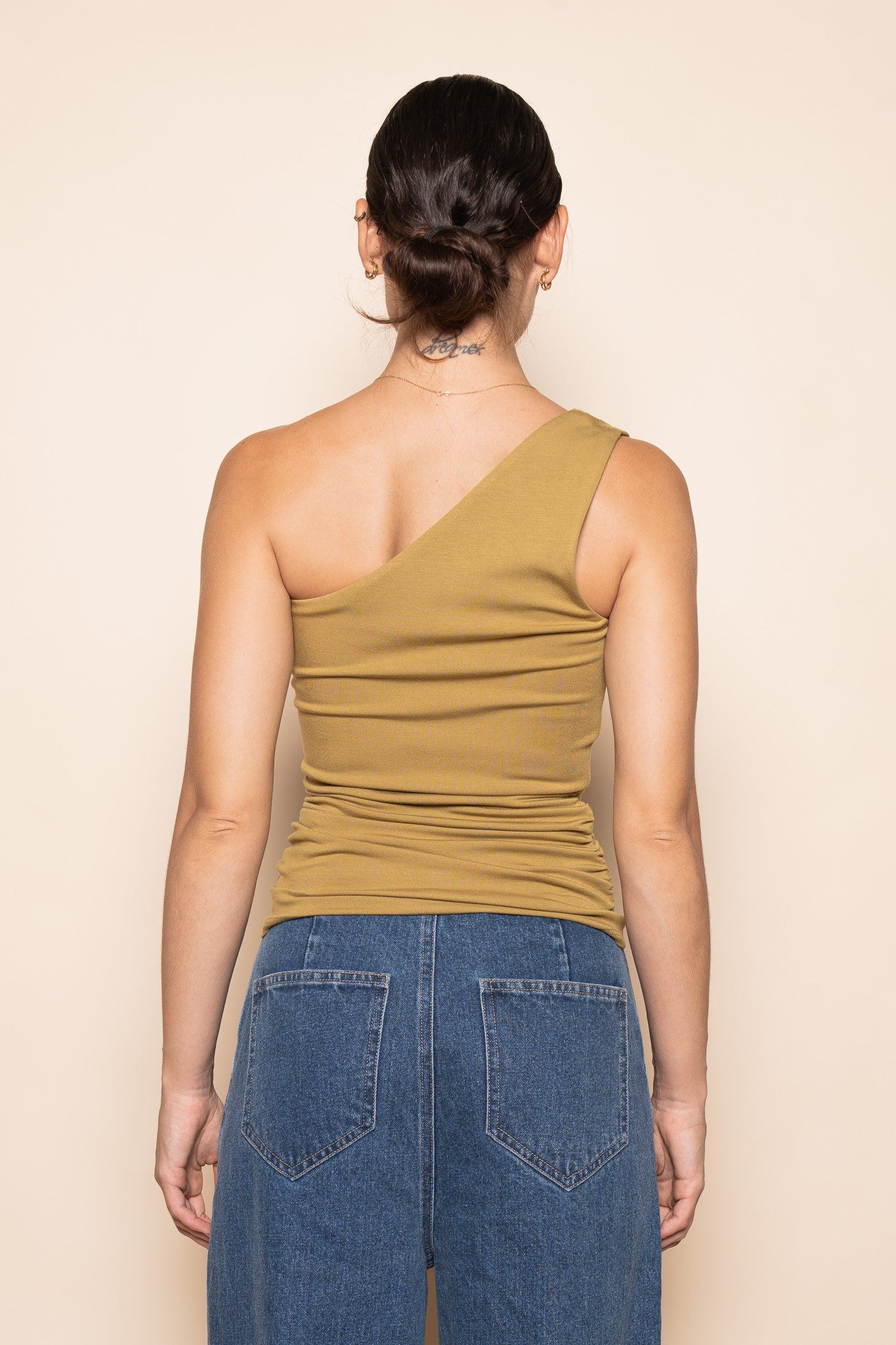 ONE SHOULDER CUT OUT TOP