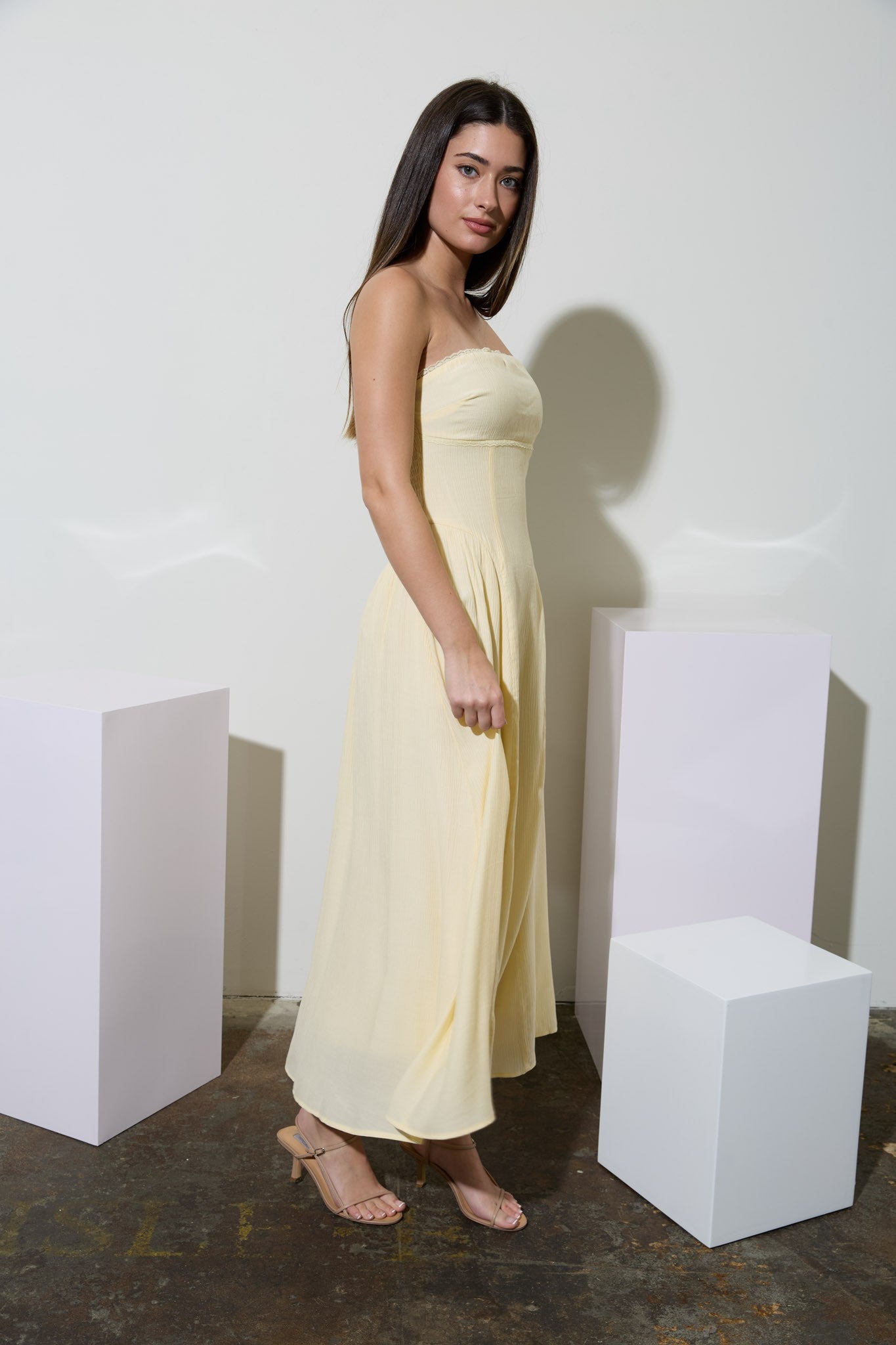 STRAPLESS LACE TRIM MIDI DRESS