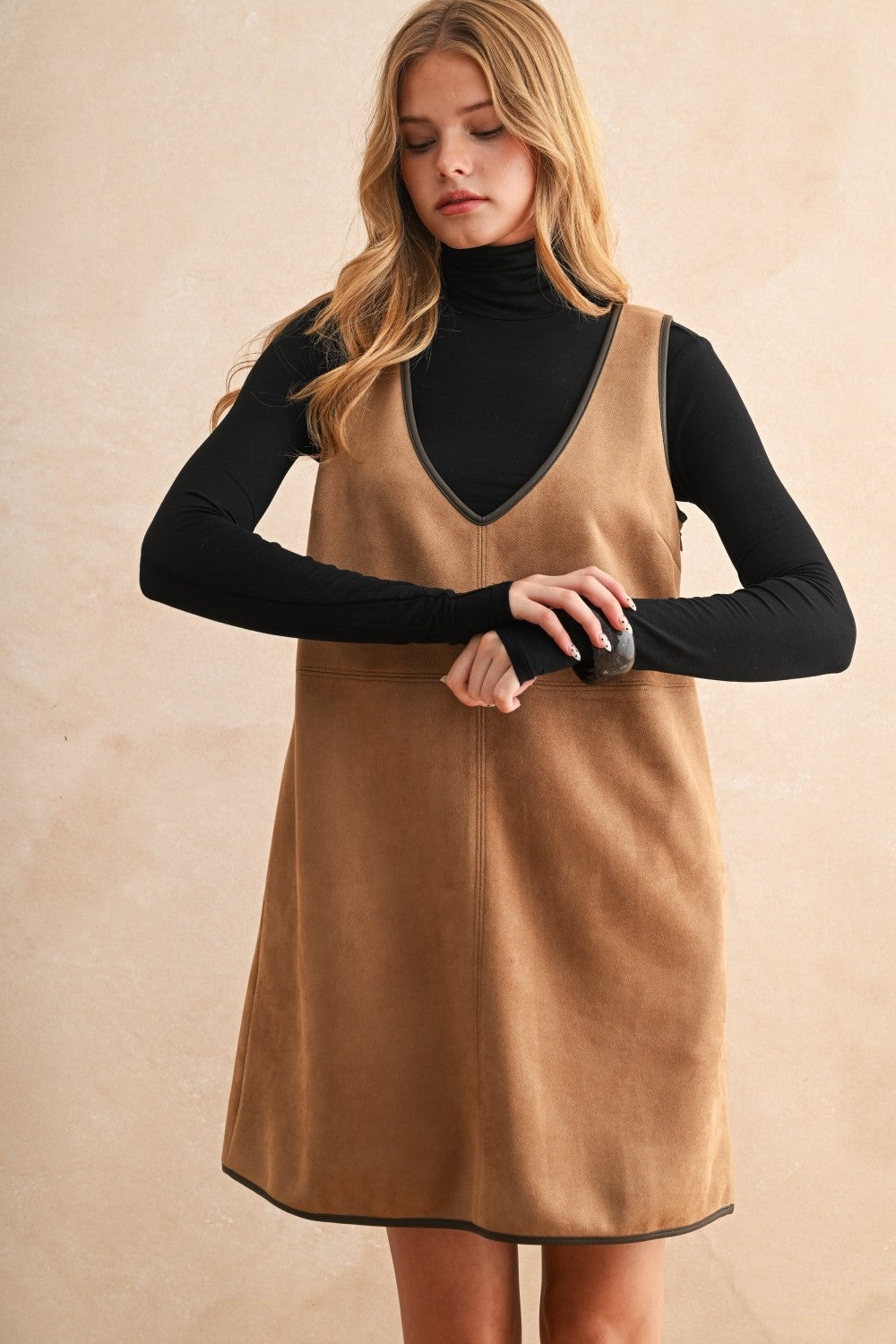 V NECK SUEDE SHIFT DRESS